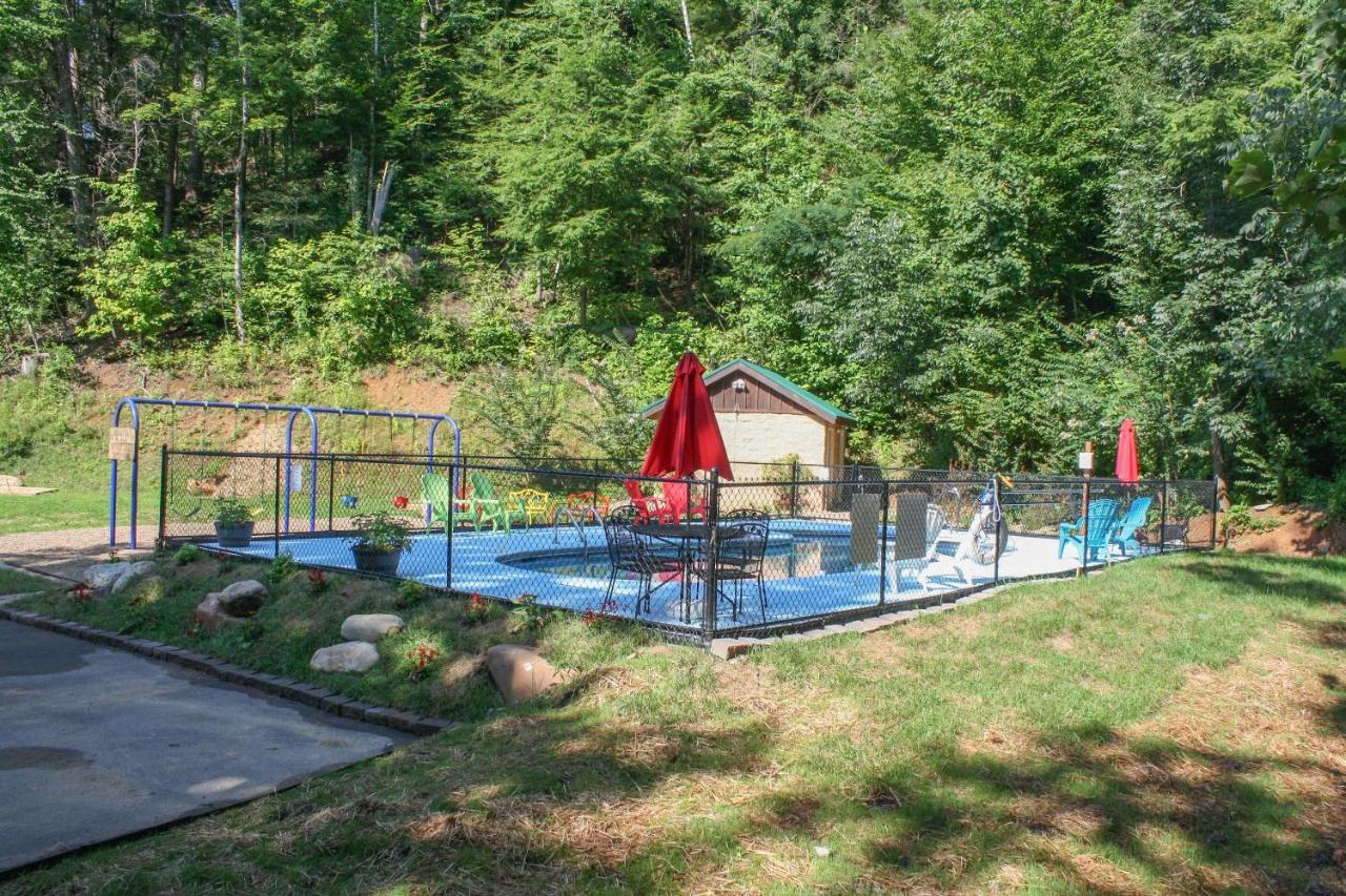 210 Cubs In The Treetops - Luxurious Cabin In Gatlinburg Exterior photo